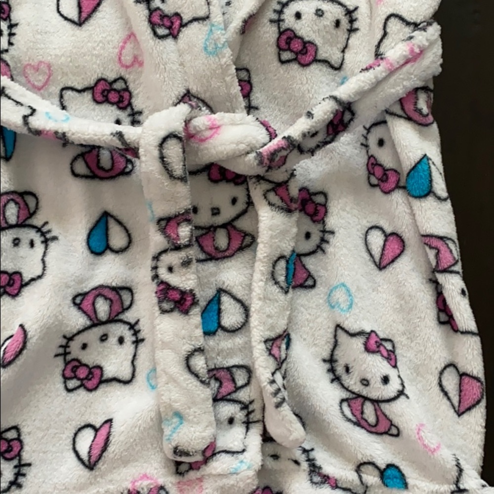 Hello Kitty Robe - Picture 6 of 11